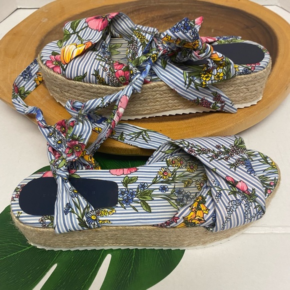 Zara Stripe w/Floral Print Raffia Espadrilles - Picture 9 of 9
